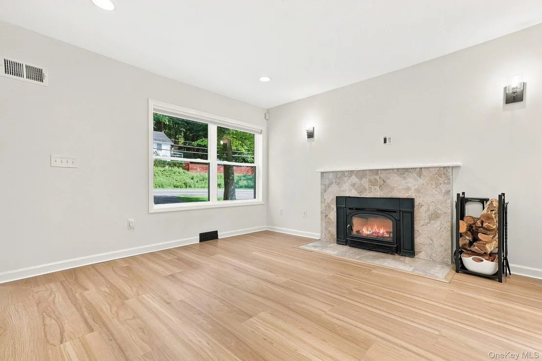 Photo of 32 Red Oaks Mill Road