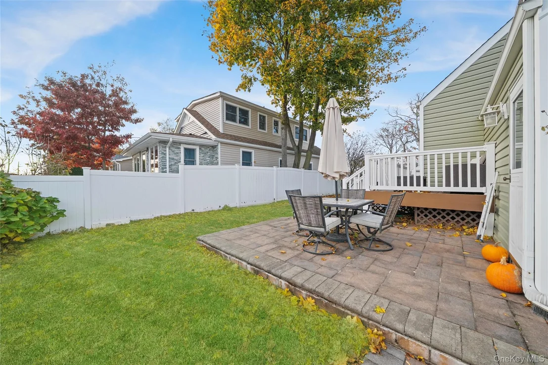 Photo of 32 Beachwood Drive