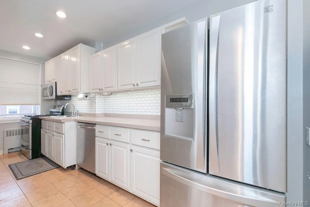 Photo of Unit 6G at 765 Bronx River Rd