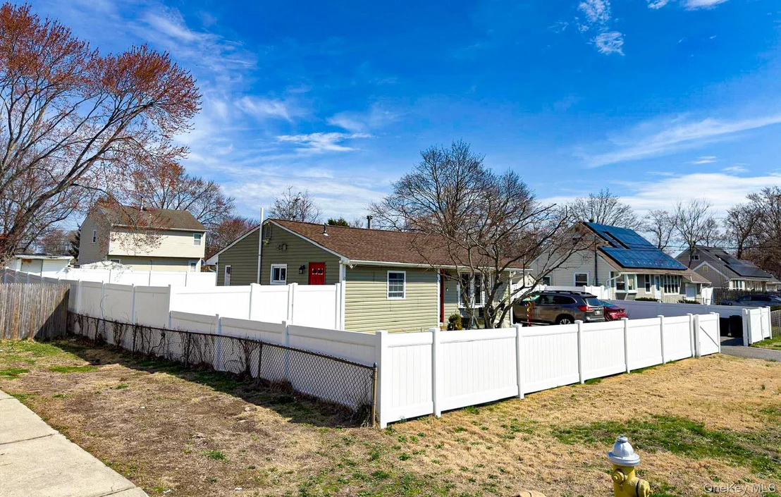 Photo of 13 E Walnut Street