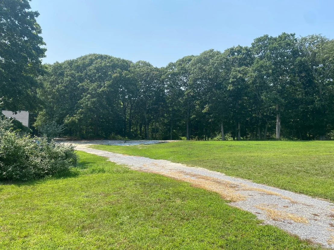 Photo of 2450 Main Road