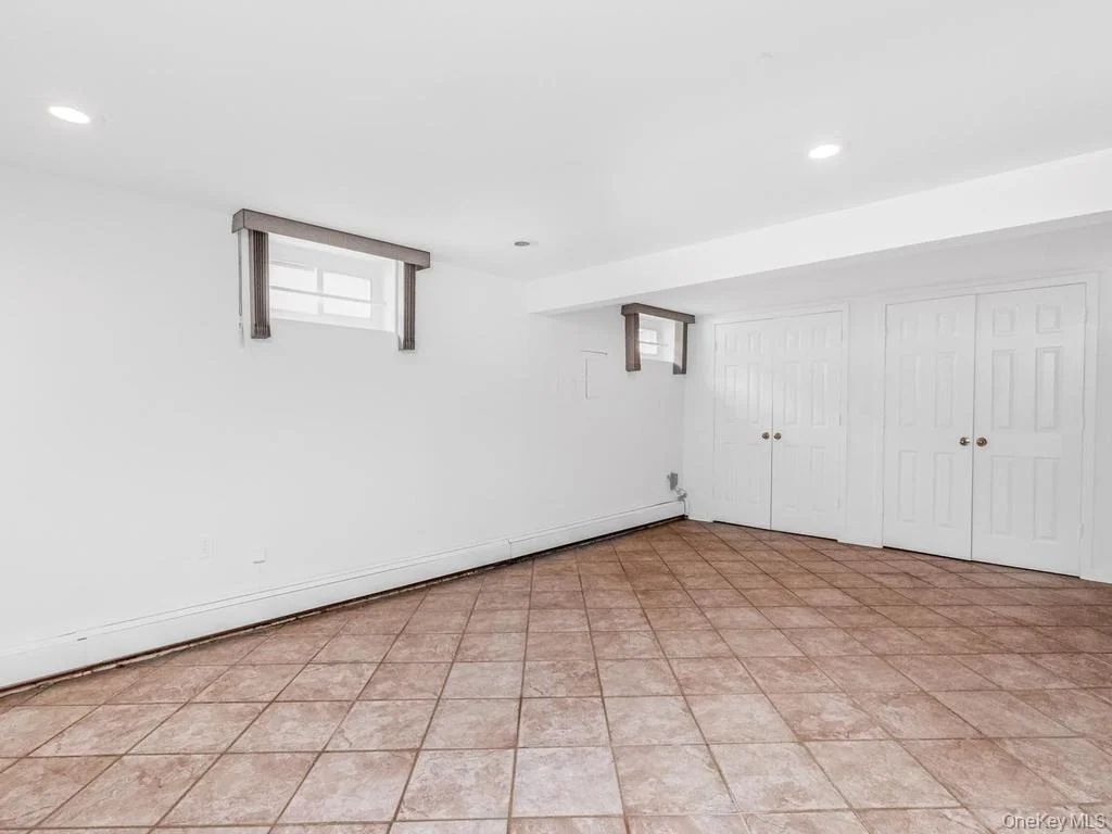 Photo of 90 Remsen Circle