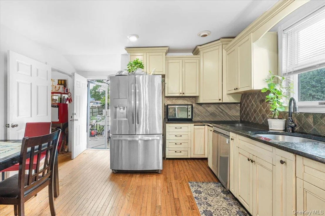 Photo of 25 3rd Avenue