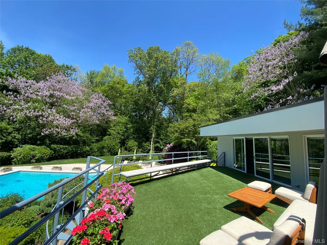Photo of 10 Cypress Point Drive