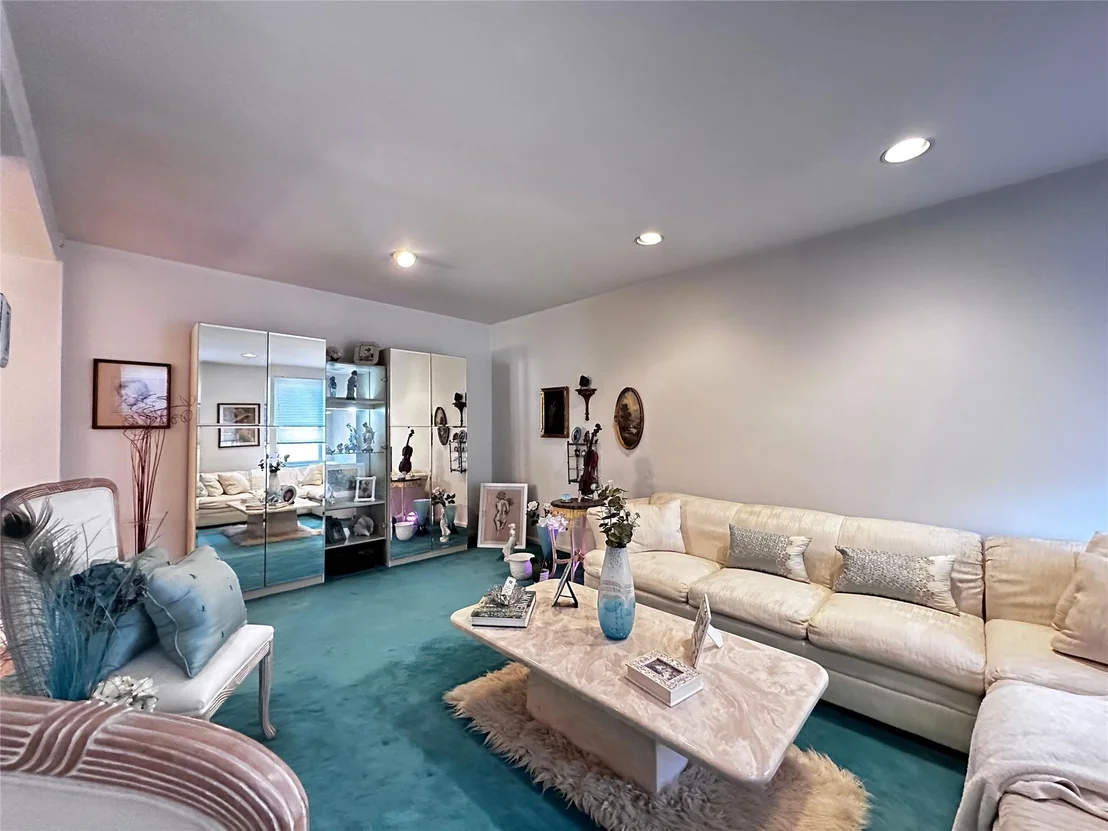 Photo of Unit 3F at 247 Parkview Avenue
