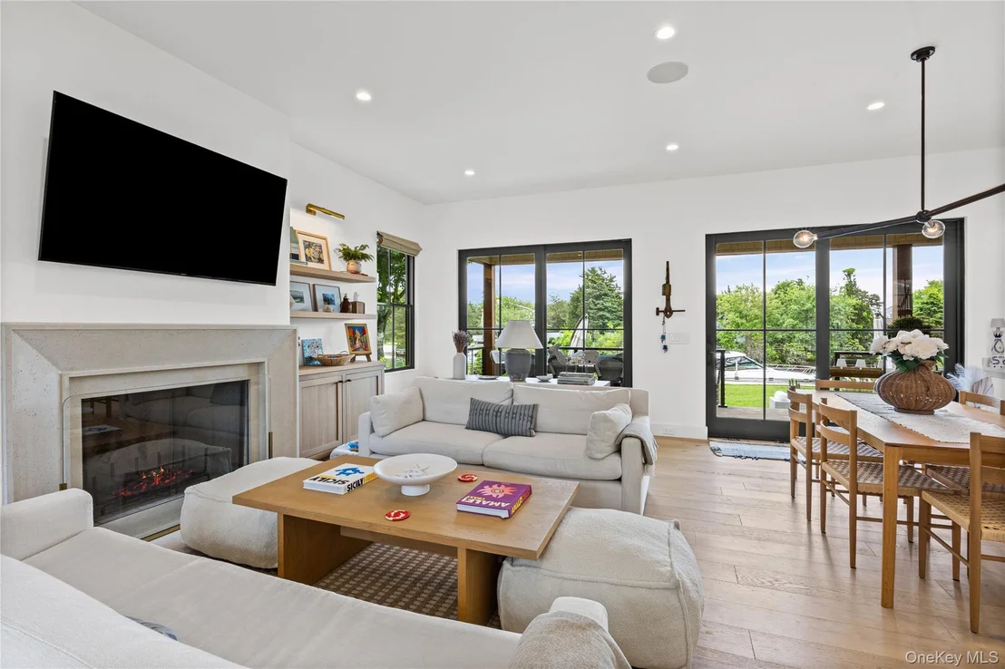 Photo of 405 Williamsburgh Drive