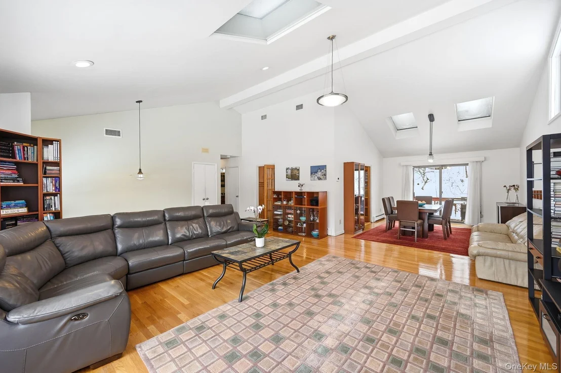 Photo of 10 Pine Brook Road