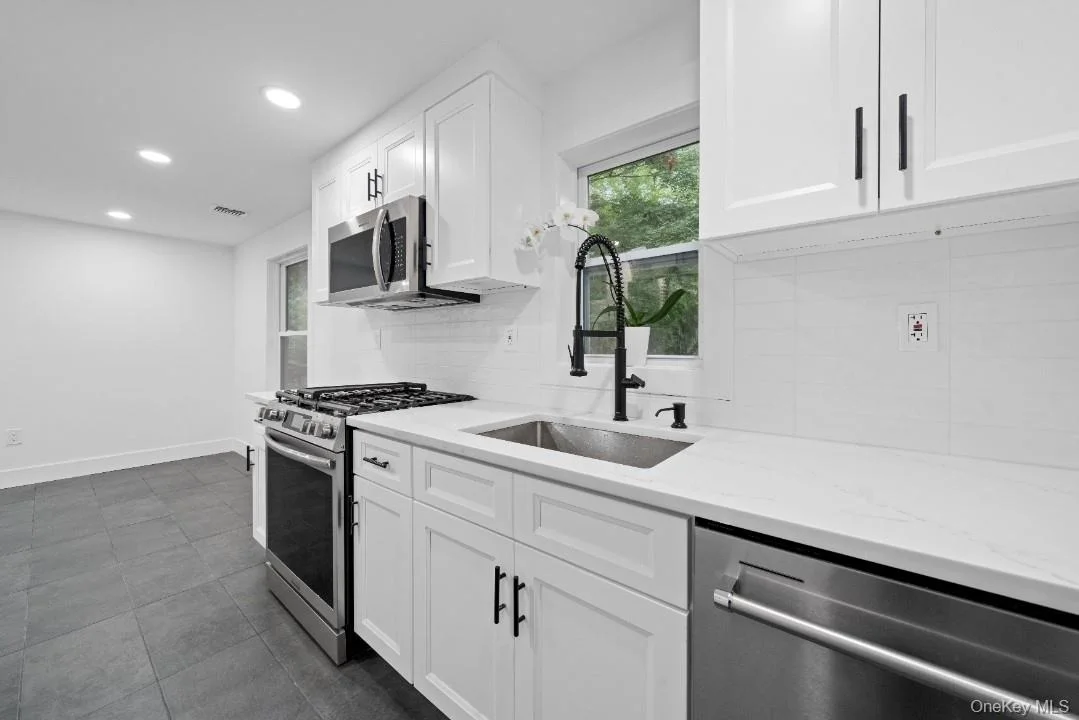 Photo of 72 Oak Avenue