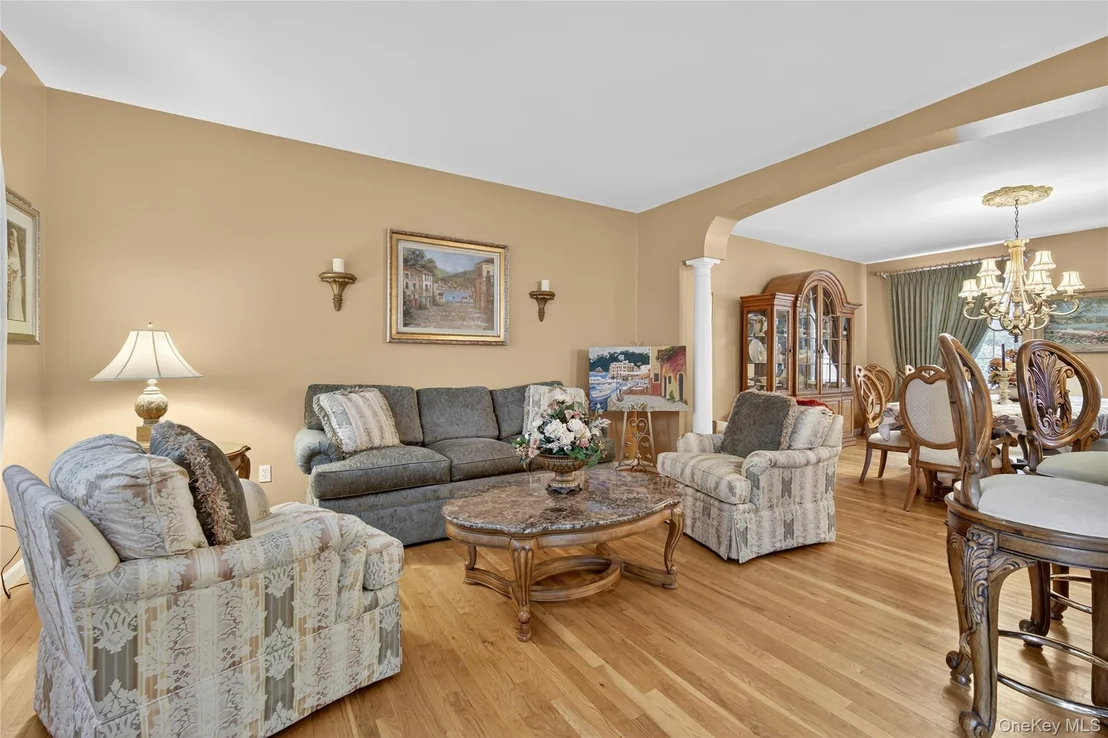 Photo of 14 Meadow Crest Drive
