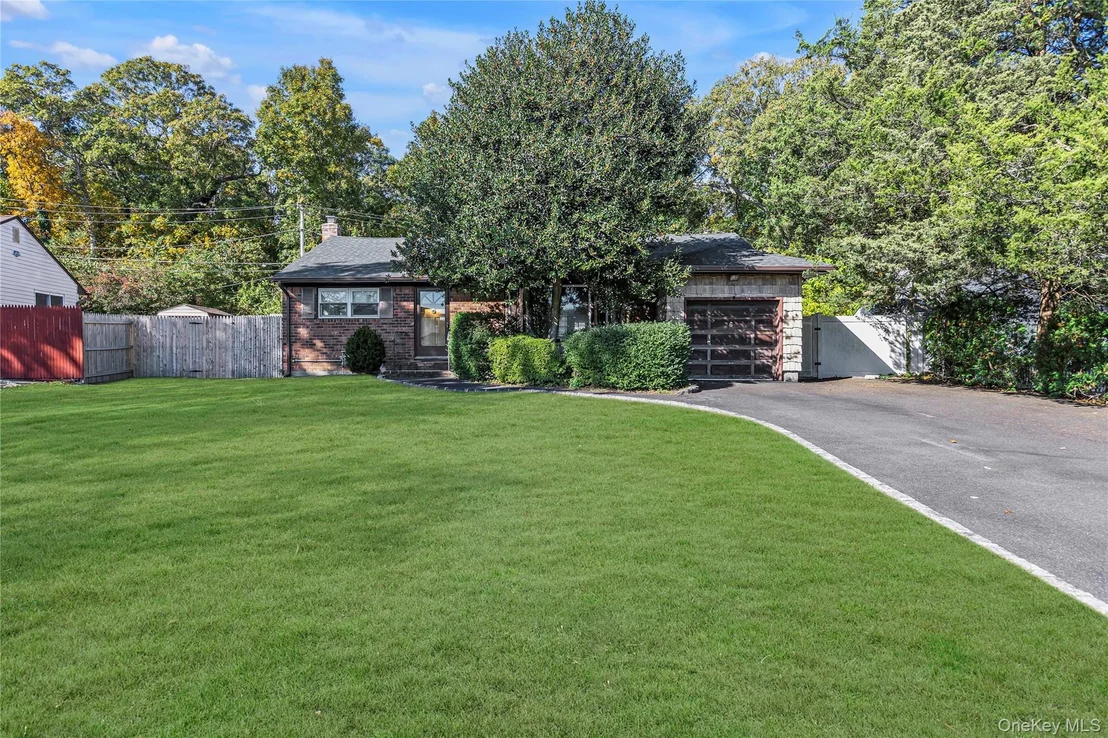 Photo of 6 Roxbury Drive