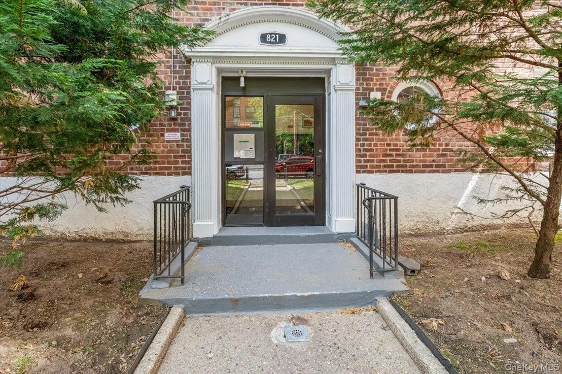 Photo of Unit 4D at 821 Bronx River Road