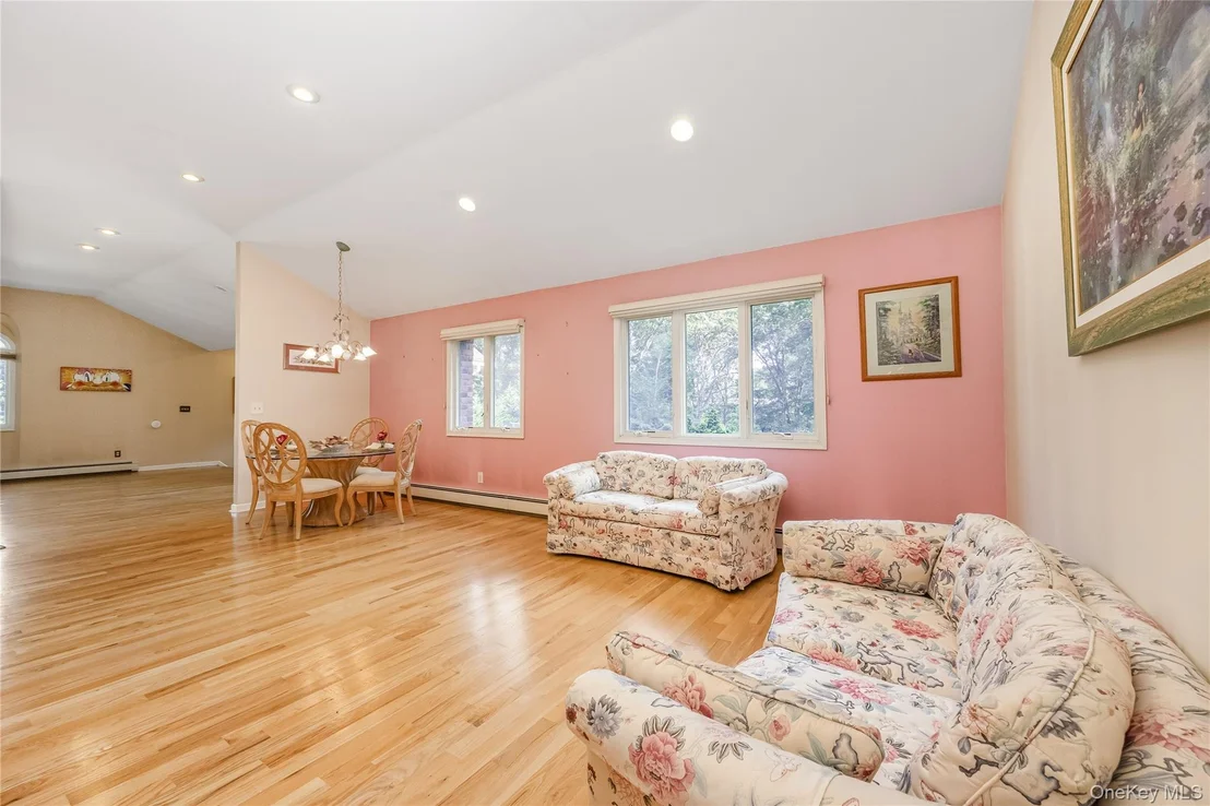 Photo of 1340 Spur Drive S