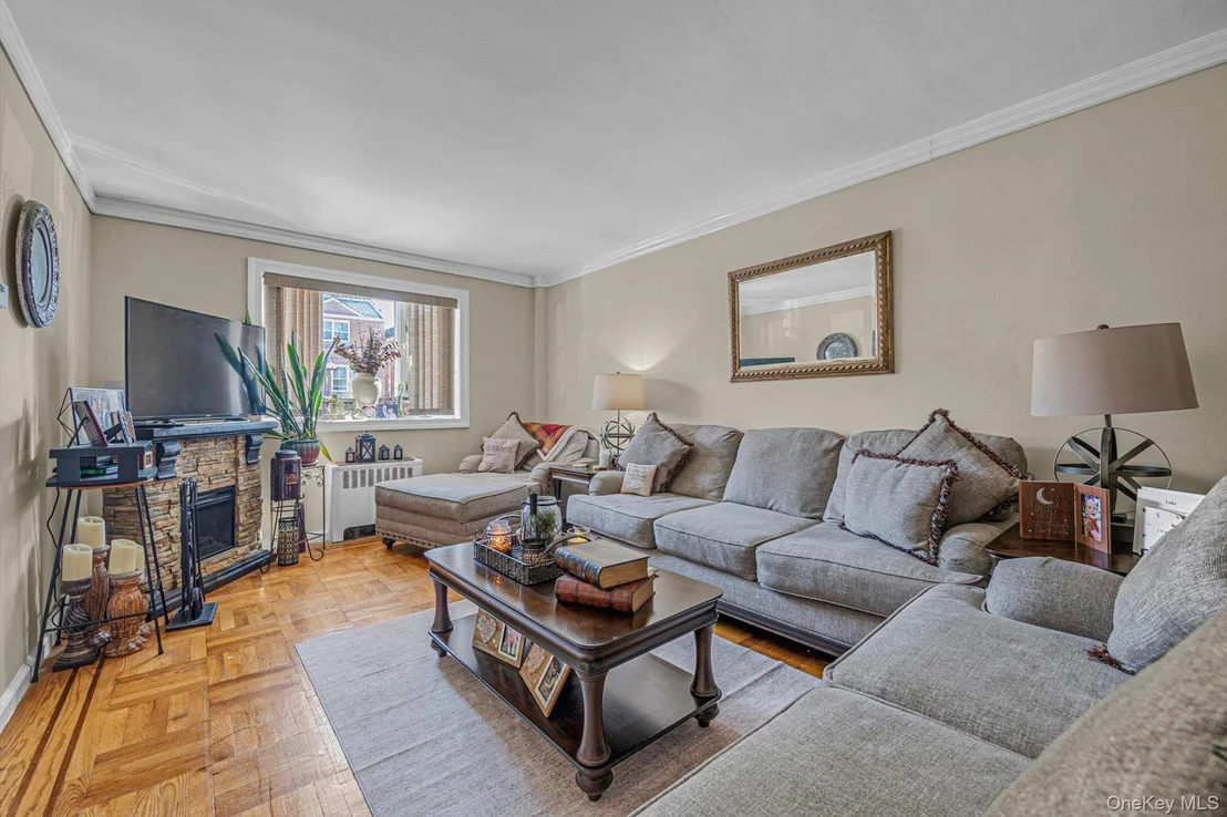 Photo of 2433 Young Avenue