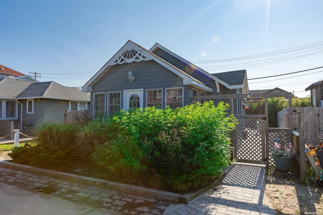 Photo of 956 Surfview Walk