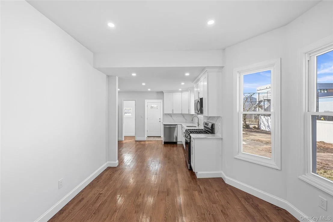Photo of 22 Colonial Avenue