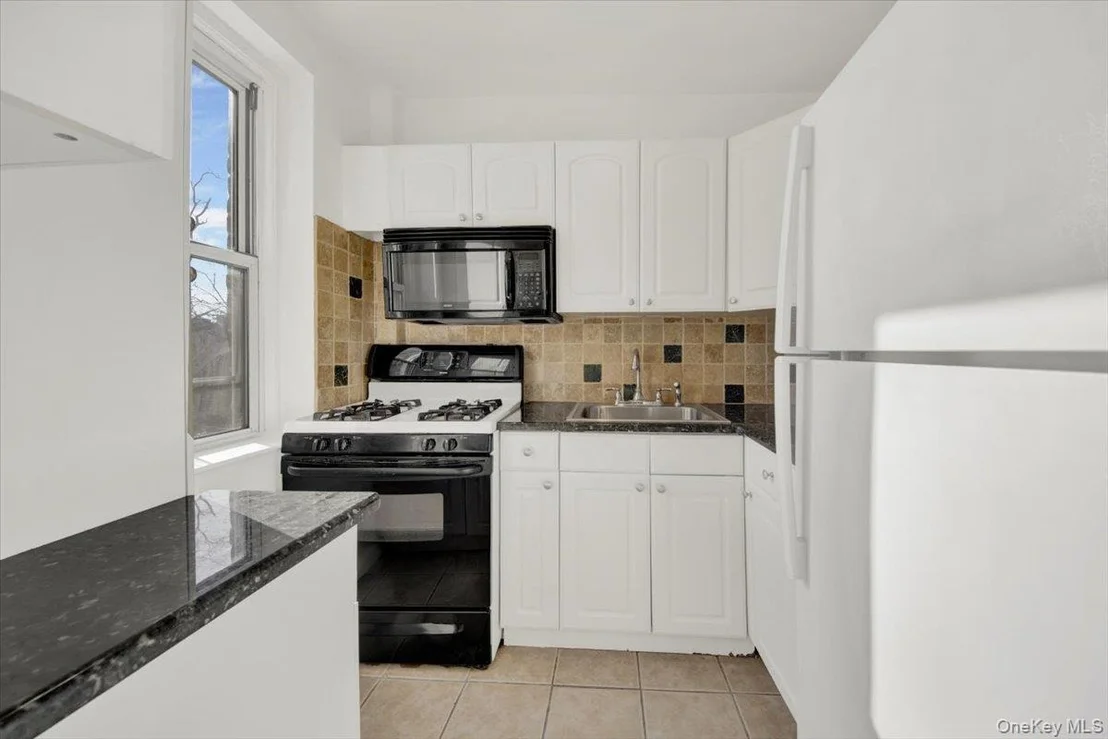 Photo of Unit 3C at 811 Bronx River Road