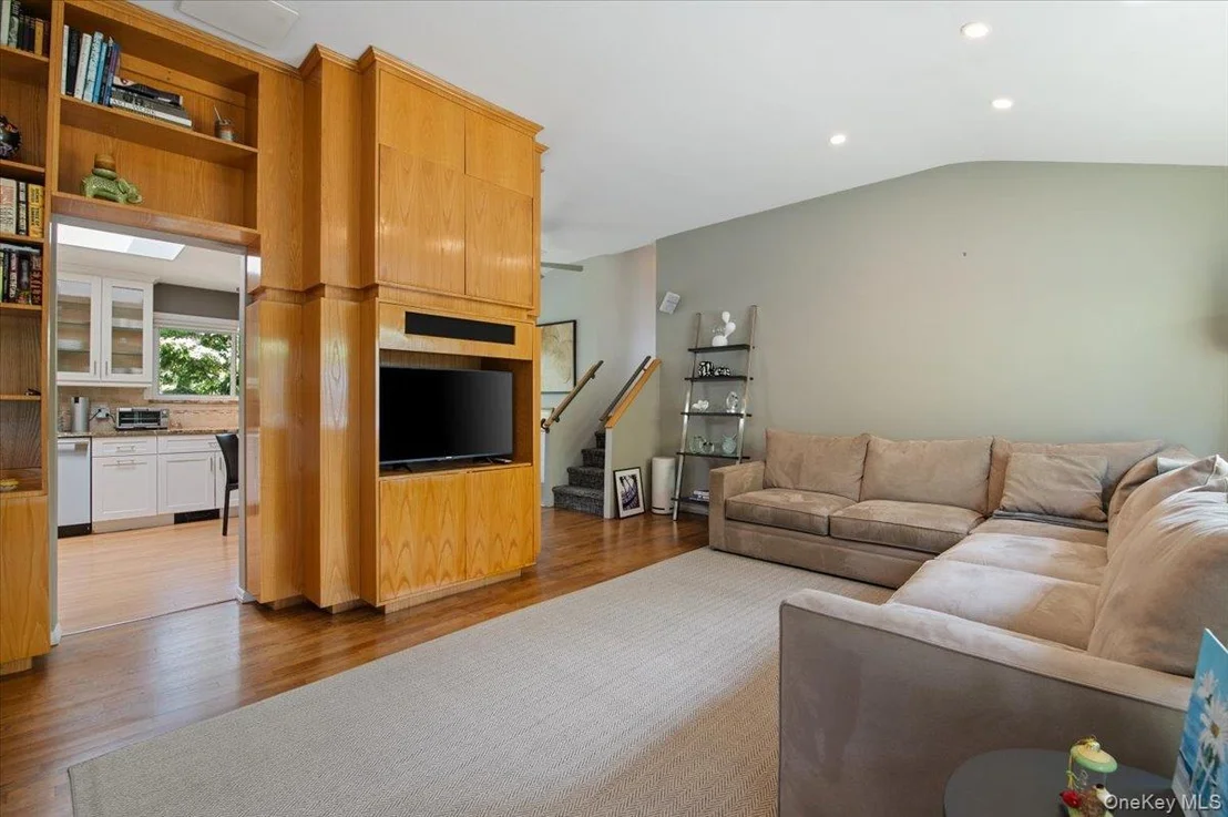 Photo of 964 Cherrywood Drive