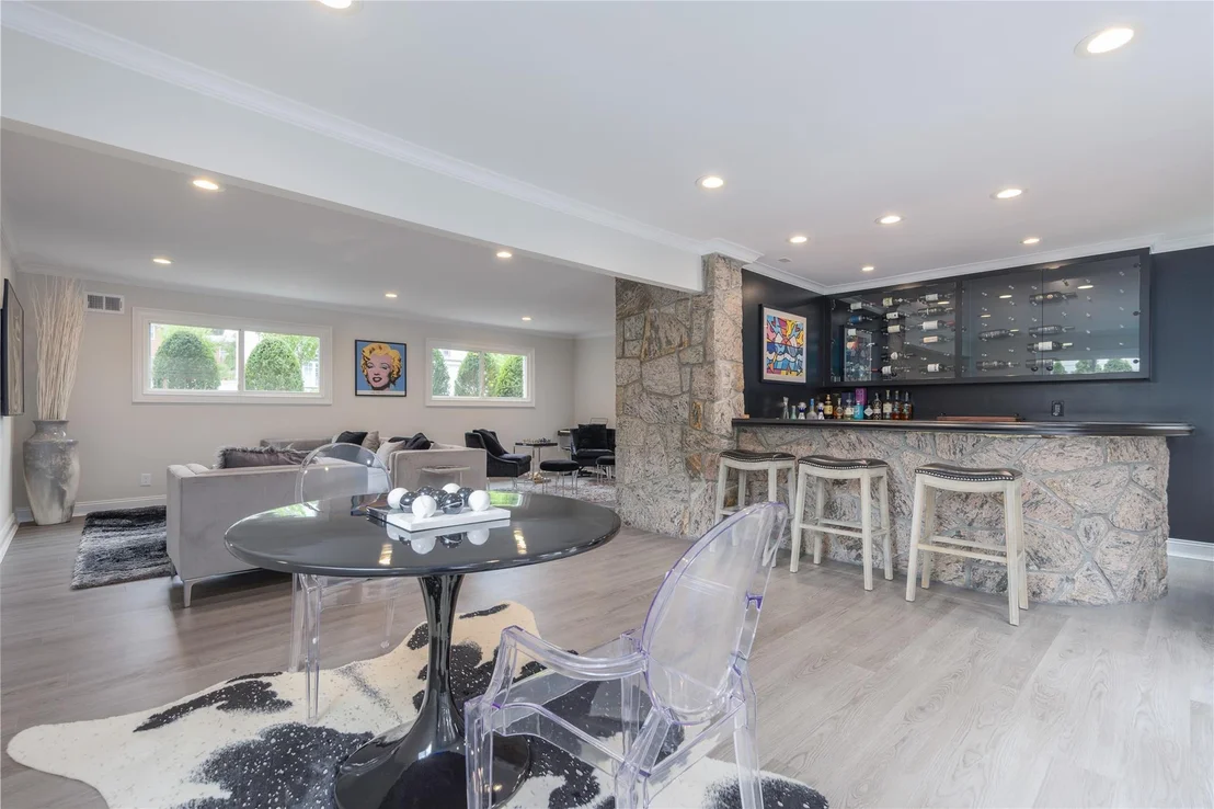Photo of 6 Hubbard Circle