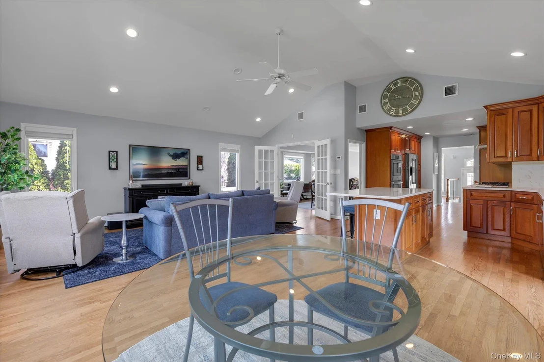 Photo of 340 Woodbridge Lane