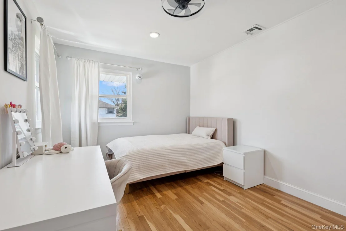 Photo of 15 Wayland Road