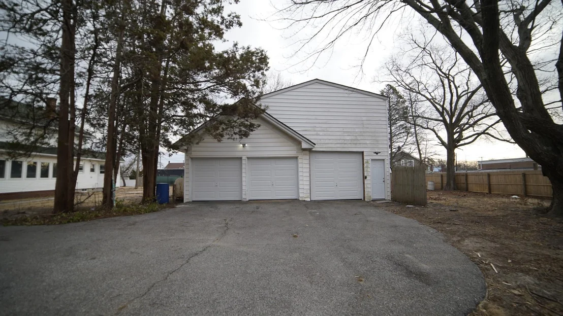 Photo of 140 E Roe Boulevard