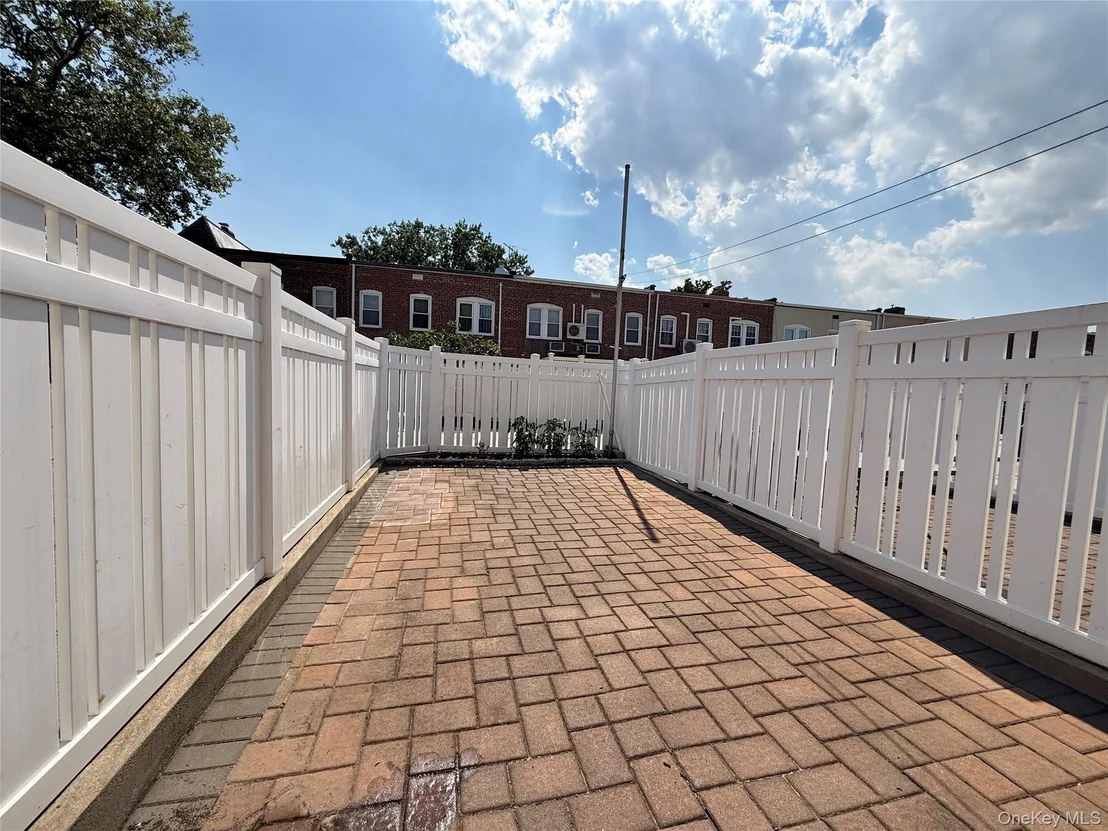 Photo of 5962 69th Lane