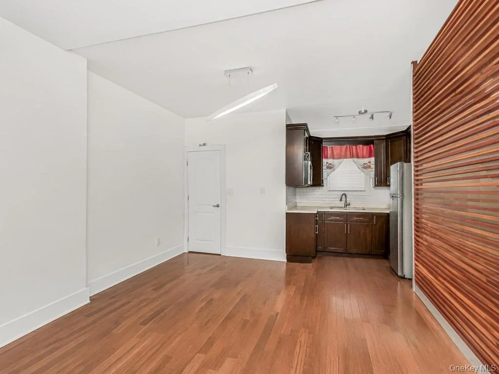 Photo of 3057 Williamsbridge Road
