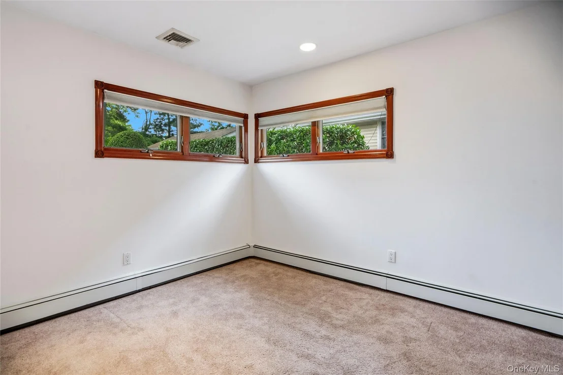 Photo of 565 Mohawk Road