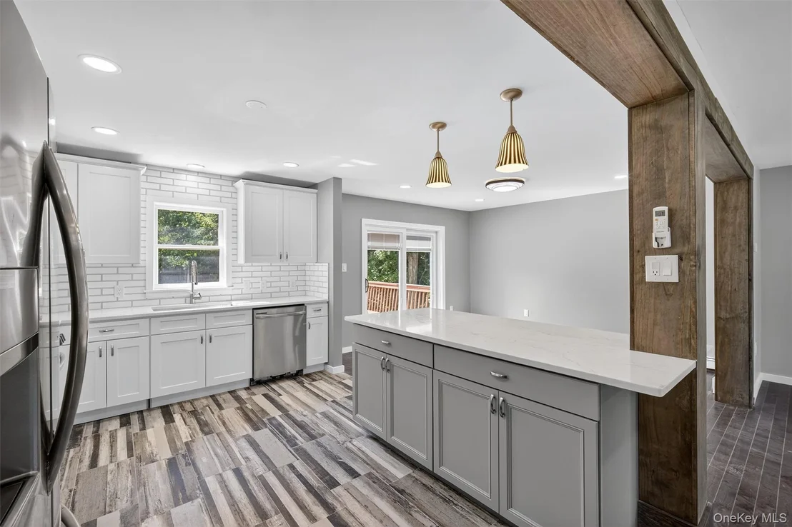 Photo of 619 Creekside Road