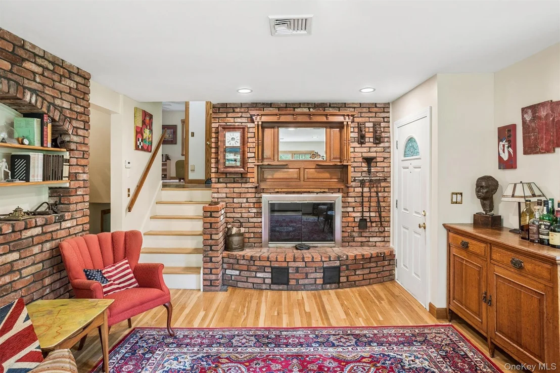 Photo of 212 Old Albany Post Road