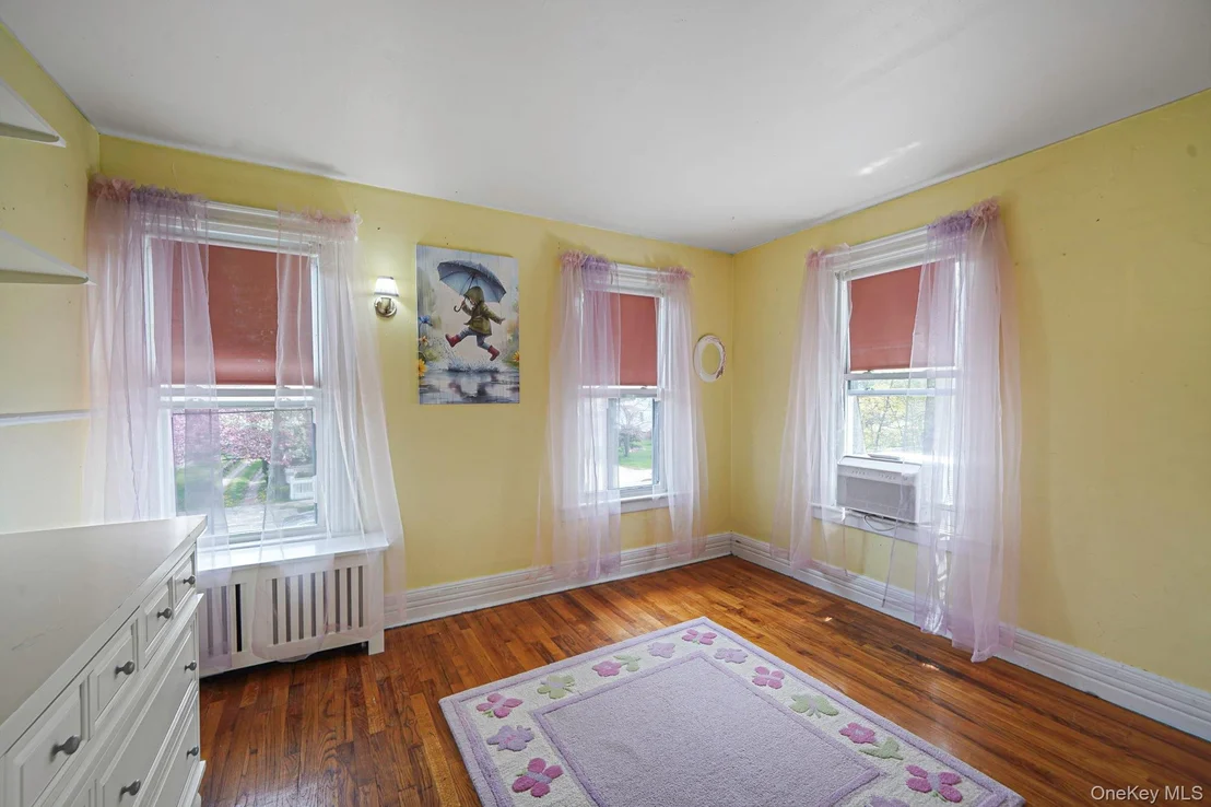 Photo of 74 Maple Avenue