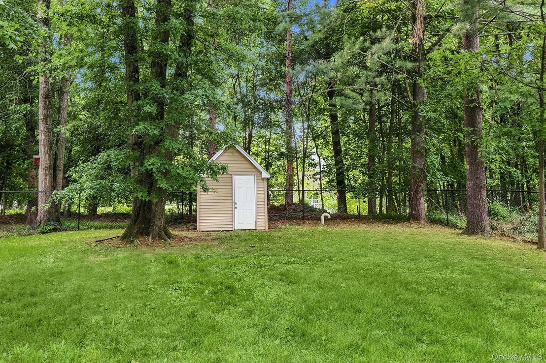 Photo of 32 Red Oaks Mill Road