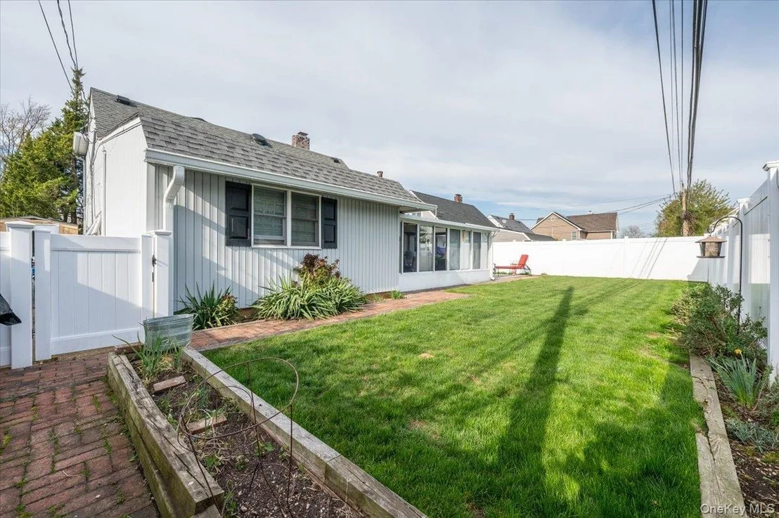 Photo of 253 Blacksmith Road S