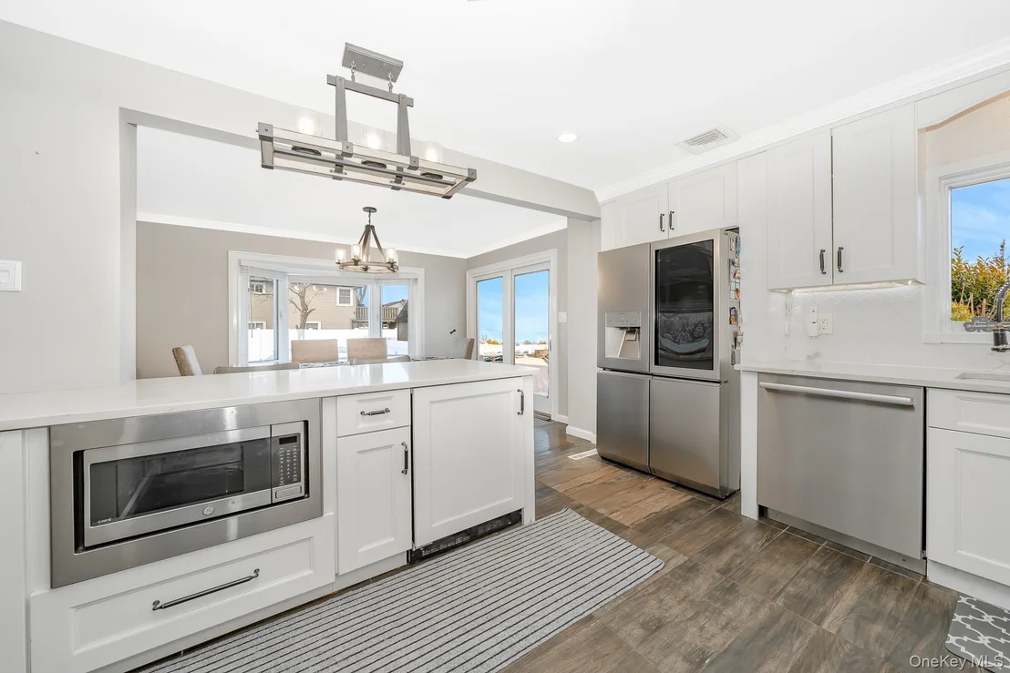 Photo of 2431 Riverside Drive