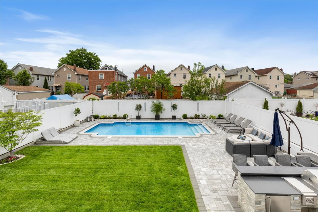 Photo of 1466 Dwight Place