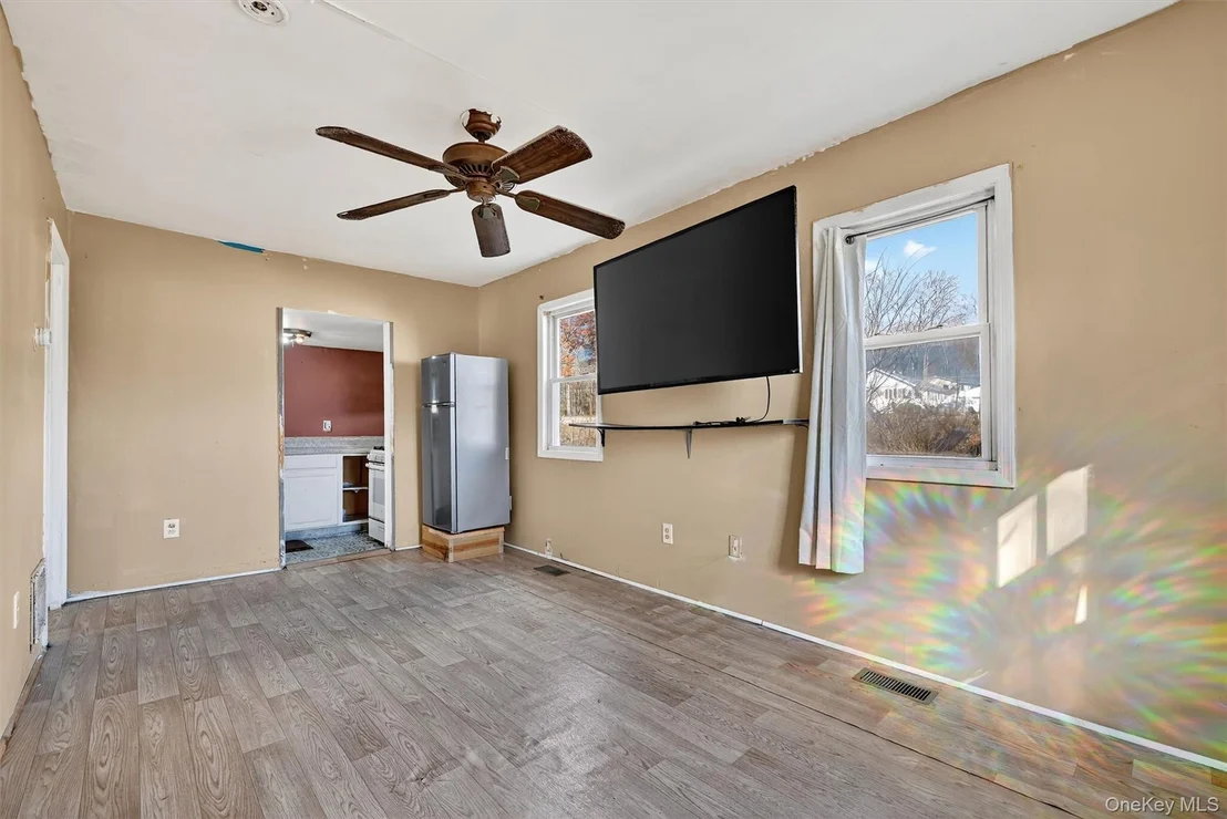 Photo of 1187 Burlingham Road