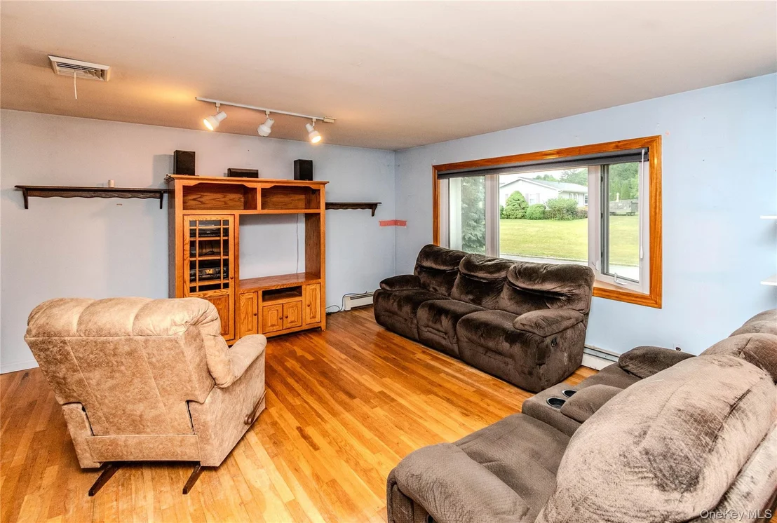 Photo of 6 Bates Circle