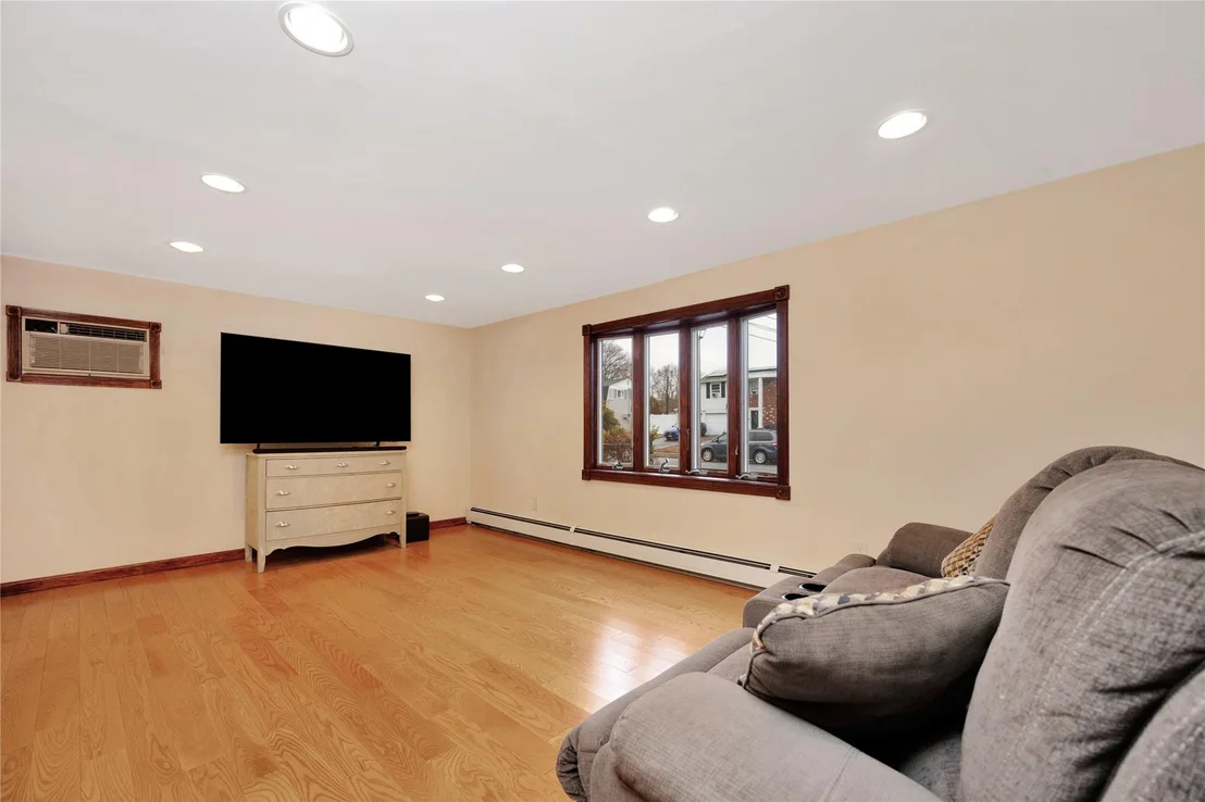Photo of 62 King Avenue