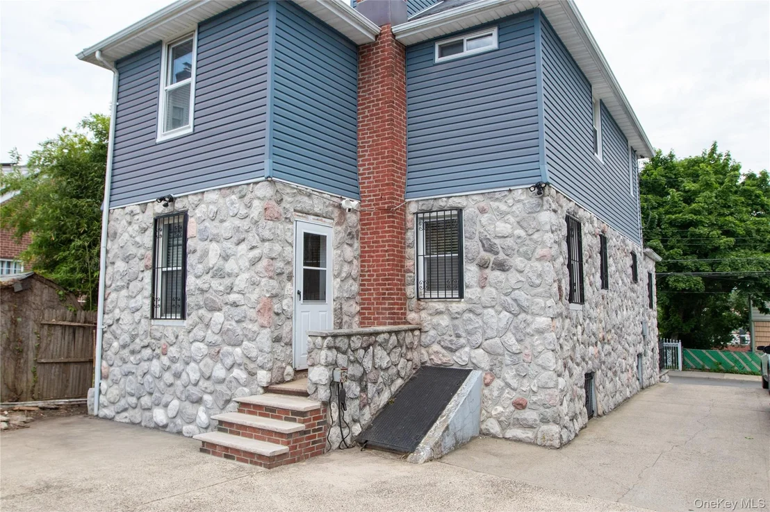 Photo of 4810 Robertson Street