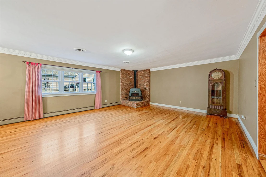 Photo of 41 Winslow Lane