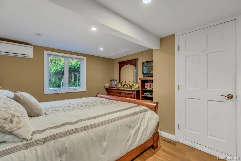 Photo of 995 Red Fox Road