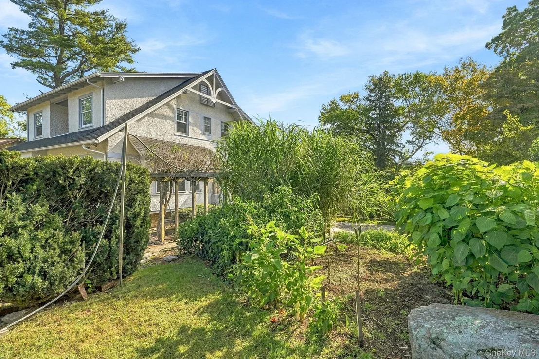 Photo of 1239 Post Road