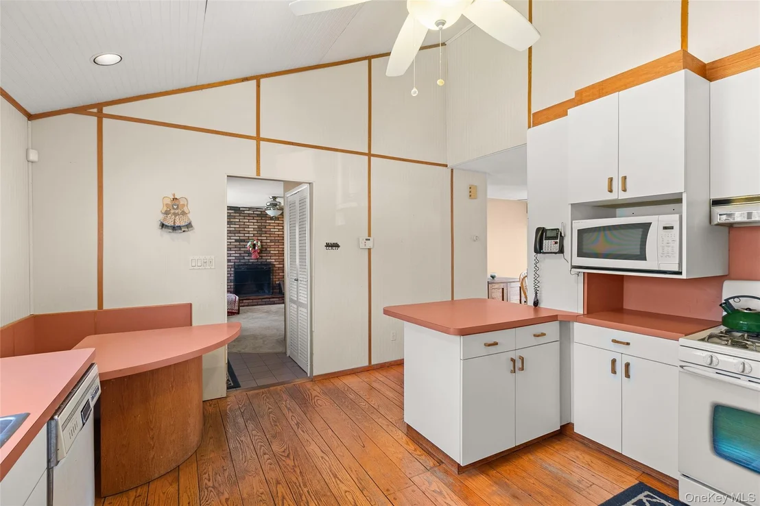 Photo of 1643 Pine Acres Boulevard