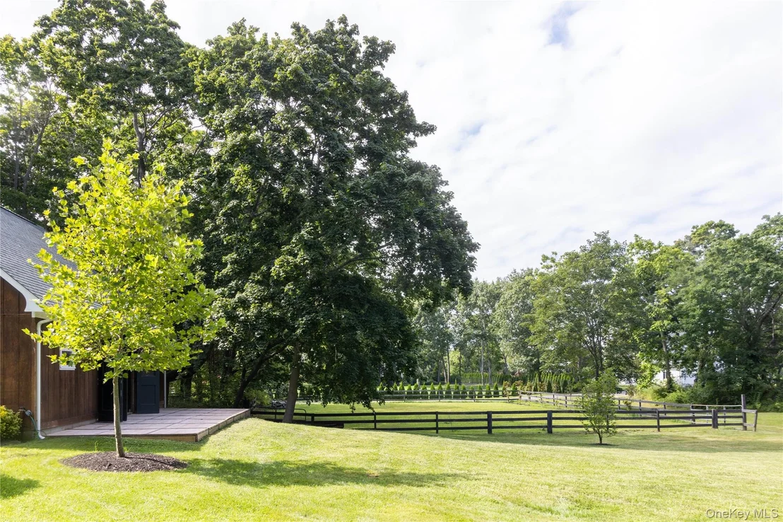 Photo of 184 Phillips Lane