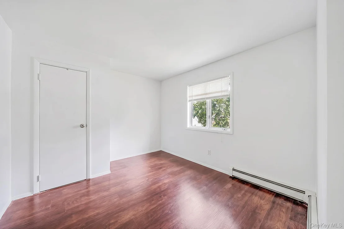 Photo of 35 E 6th Street