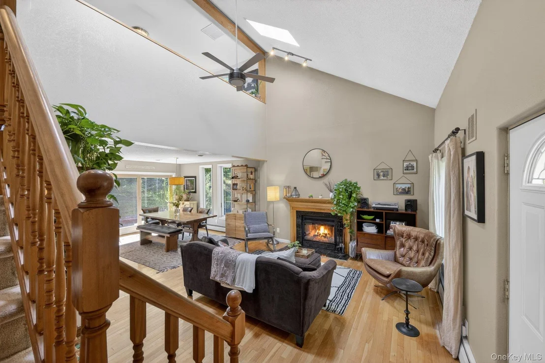 Photo of 305 Oak Lane