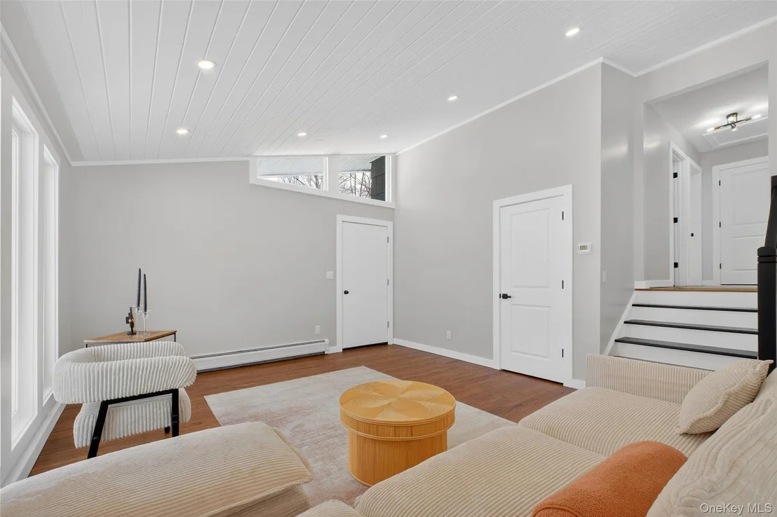 Photo of 74 Roosevelt Road