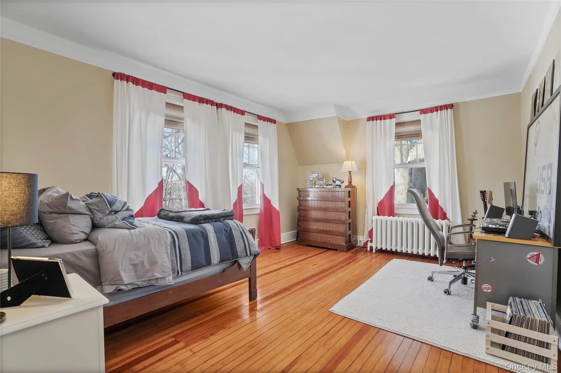 Photo of 534 Pelham Manor Road
