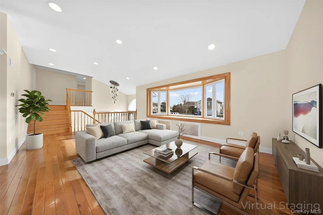 Photo of 38 S Oaks Boulevard