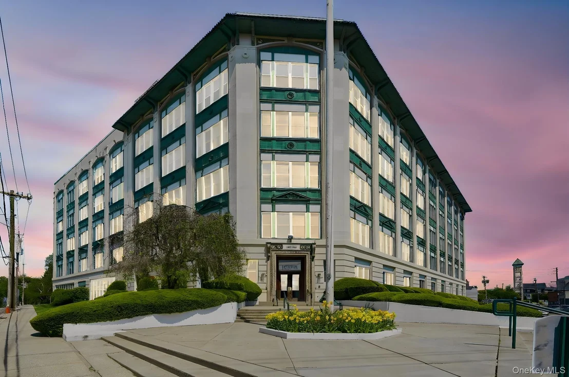 Photo of Unit 607 at 1 Landmark Square